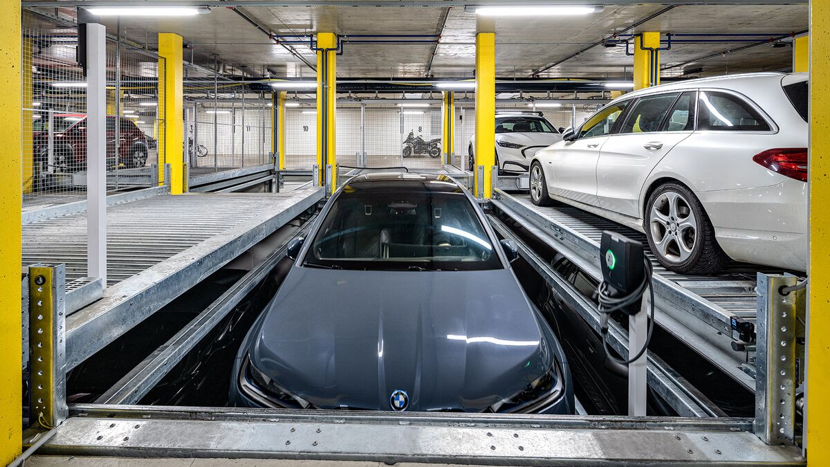 The car lowers itself into the parking position in the parking system