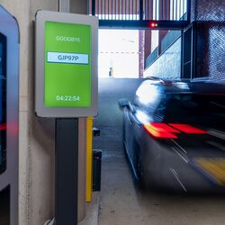 Automatic license plate recognition when exiting a WÖHR Combilift 542/543 parking system.