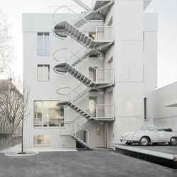 Building on Olgastraße with a car parking system installed in front of it