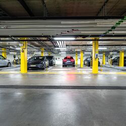 Front view of the layout of the WÖHR 501 parking platforms in the underground car park